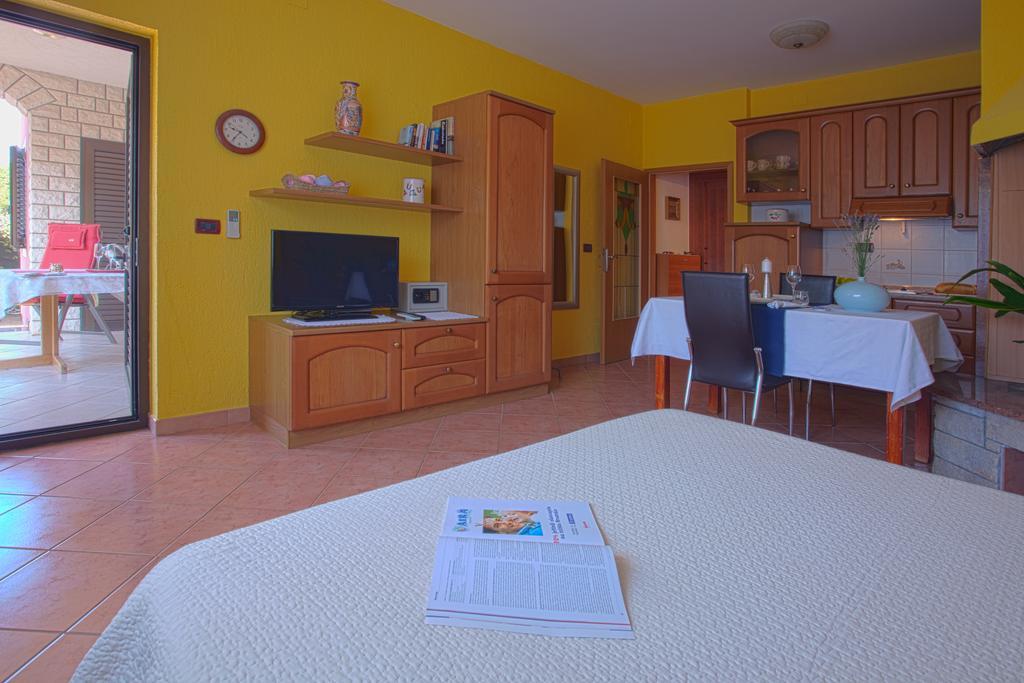 Apartments Daniela Novigrad  Ruang foto